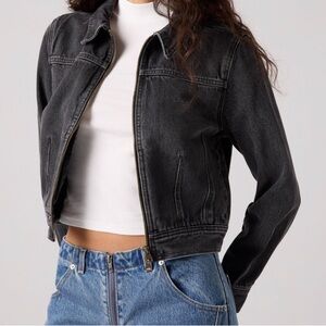 Levi's DART TRUCKER
THE REAL DEAL
Color: THE REAL DEAL